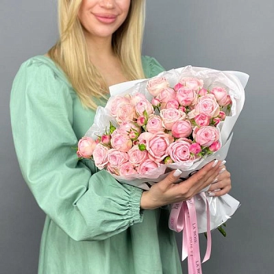Моно кустовая роза Mansfield Park Pink в упаковке Моно кустовая роза Mansfield Park Pink в упаковке